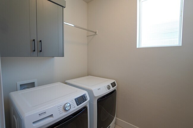 Building Photo - 3045 S Honeycomb Way