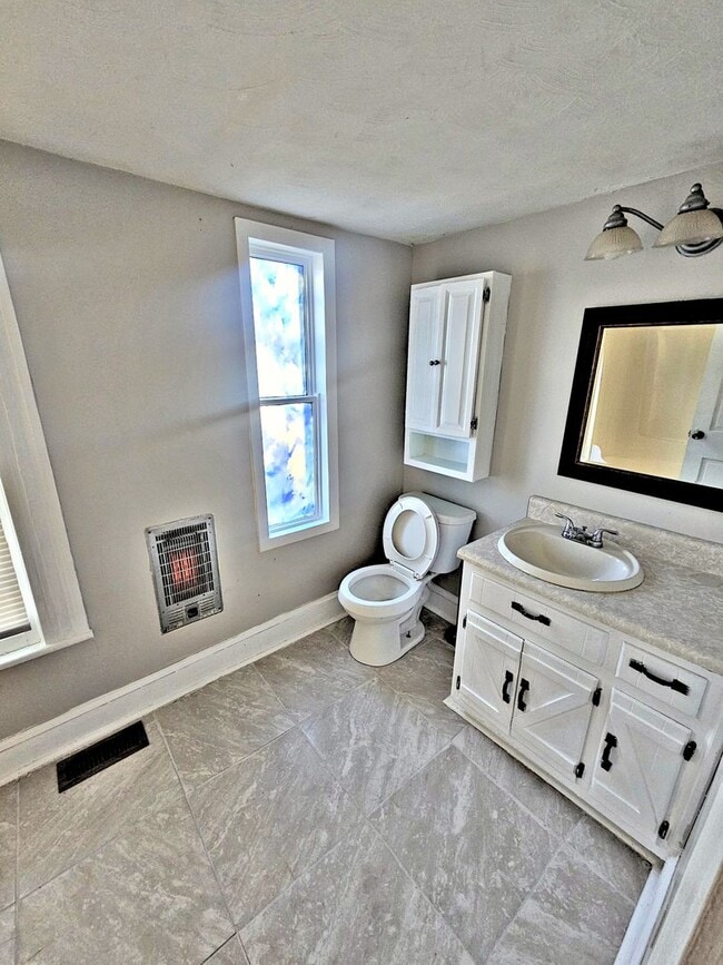 Building Photo - 2BR/1BA HOUSE SW Decatur