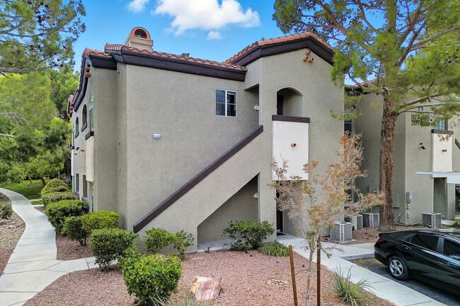 Primary Photo - Upgraded 1 Bedroom Condo in Gated Communit...