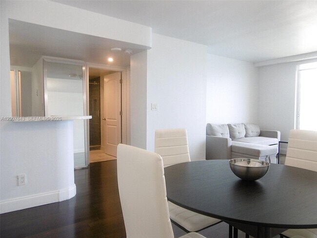 Building Photo - 770 Claughton Island Dr