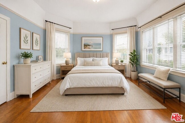 Building Photo - 2713 S La Salle Ave