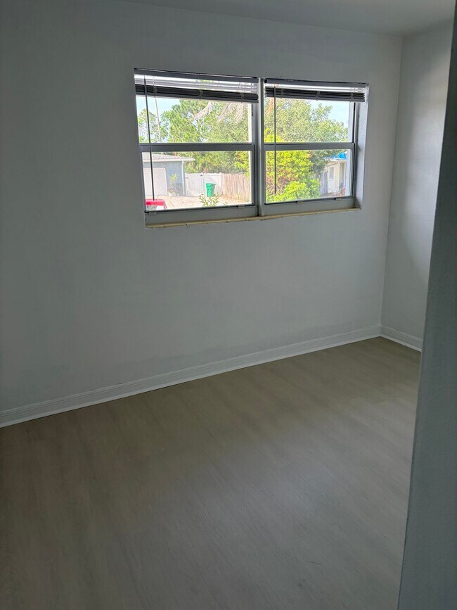 Building Photo - 1047 Japonica Ln