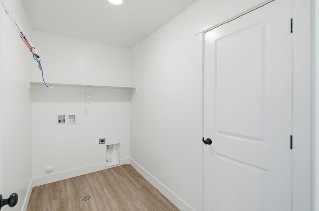Building Photo - 5690 S Weehawken Ln