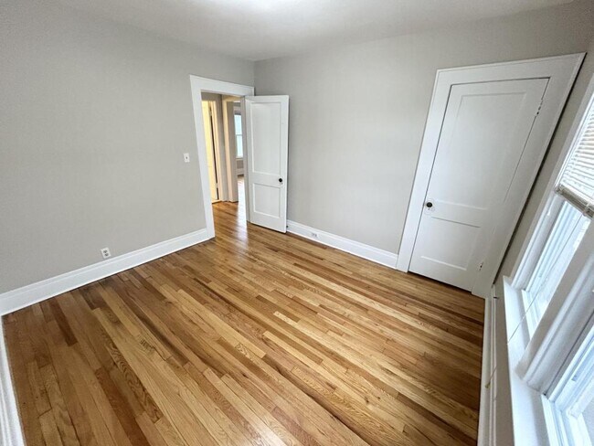 Building Photo - 214 Woodbine Ave