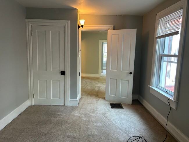 Building Photo - Welcoming 3 Bedroom in Lancaster City