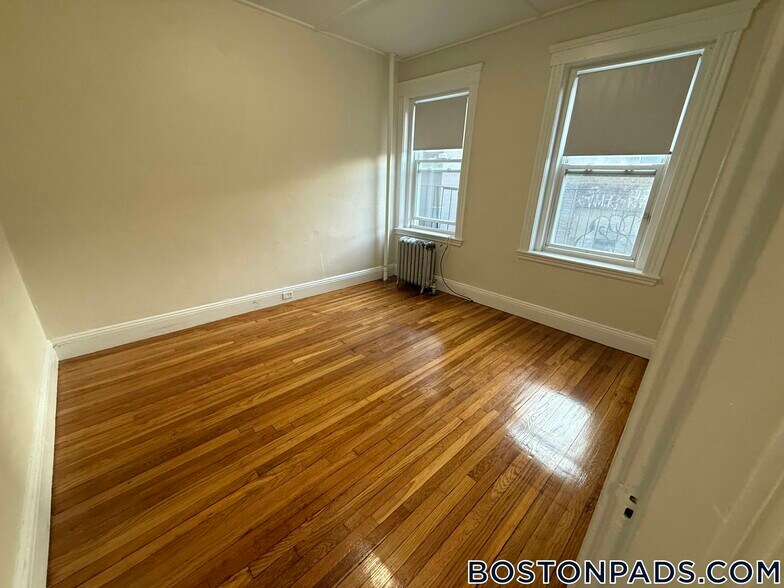 Building Photo - 1185 Boylston St