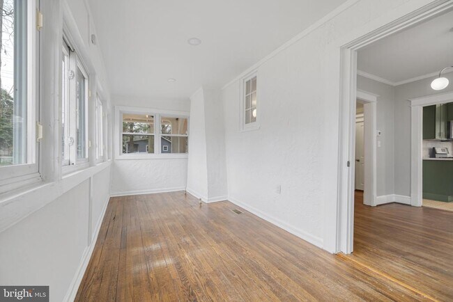 Building Photo - 5123 Crittenden St