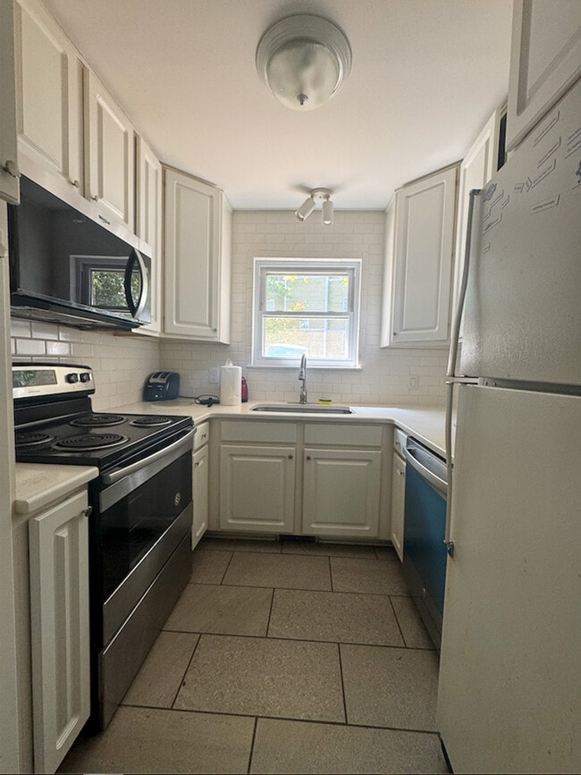 Building Photo - 205 Sunrise Ln