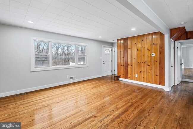 Building Photo - 821 Chesaco Ave