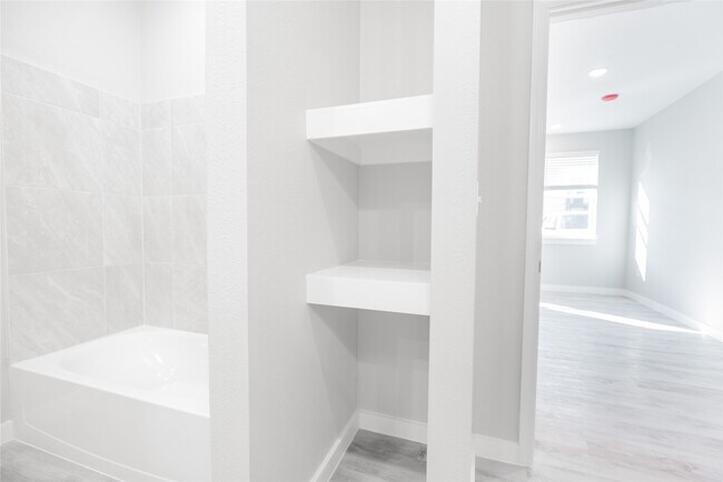 Building Photo - 2101 Reinke Rd