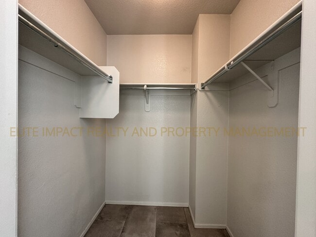 Building Photo - 3505 N Sierra Springs Dr