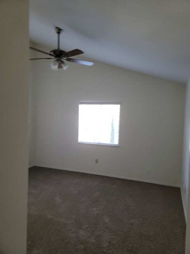 Building Photo - 90-90 Brewer St