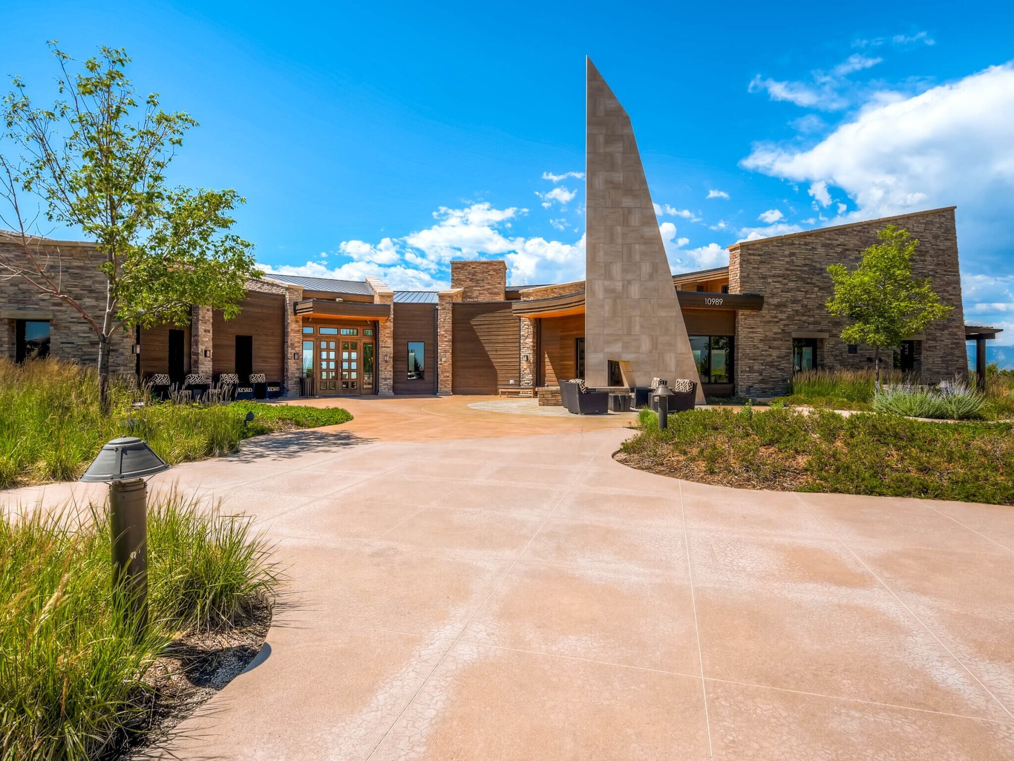 Building Photo - 664 Tiger Lily Way