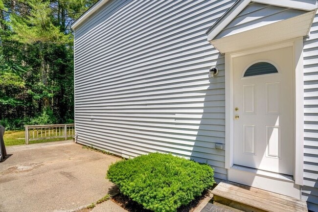 Building Photo - 10 Rose Terrace Cir