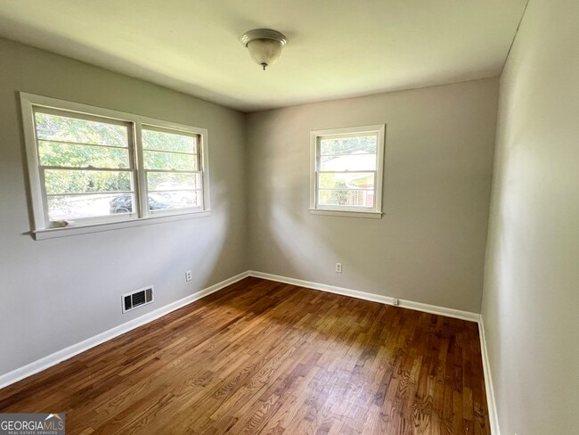 Building Photo - 133 Pineview Dr