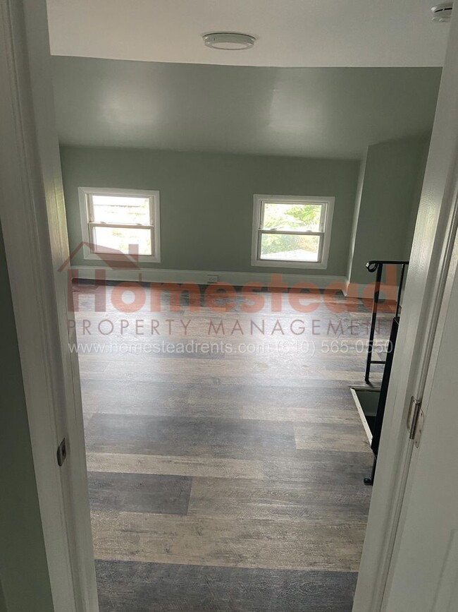 Building Photo - MARCUS HOOK 3 BEDROOM