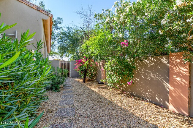 Building Photo - 8250 E Mountain Spring Rd