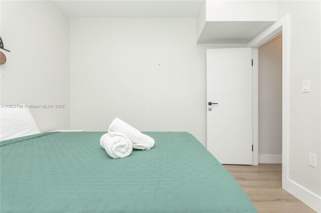 Building Photo - 2360 SW 12th St