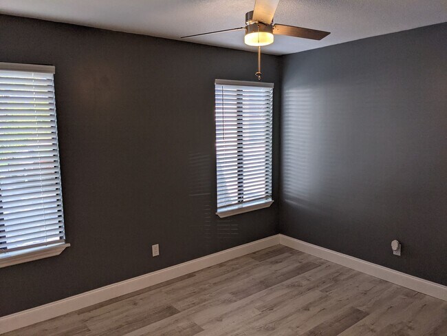 Building Photo - Ground Floor 2/2 in Pool Complex