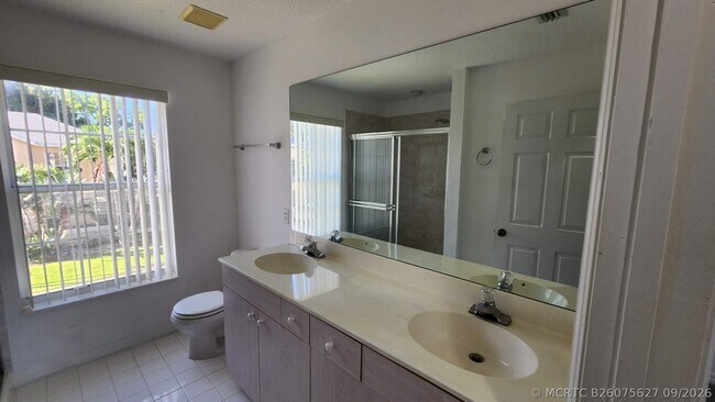 Building Photo - 271 Live Oak Ln