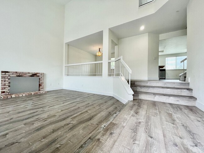 Building Photo - 2821 Bellflower Dr