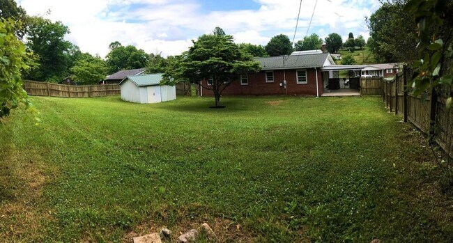 Building Photo - 310 College Park Dr