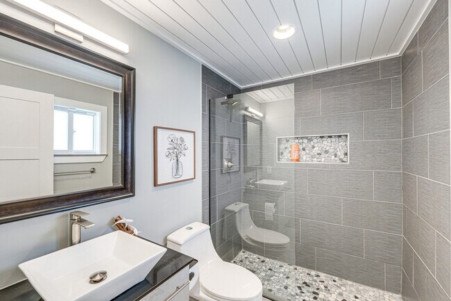 Building Photo - 129 Arctic Ave