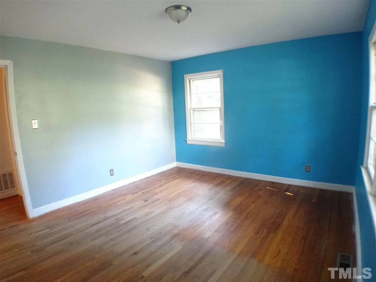 Building Photo - Room in House on Sunnybrook Rd