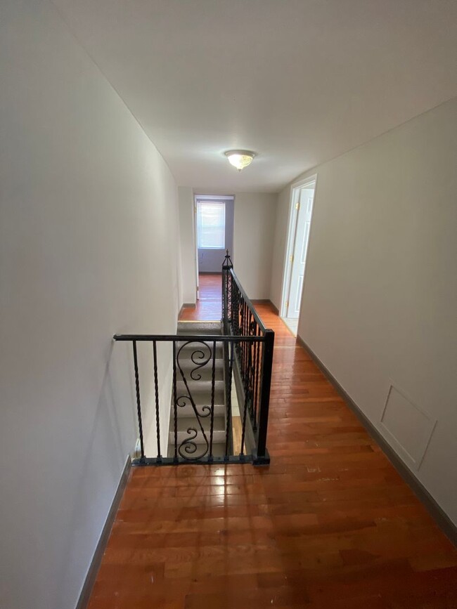 Building Photo - 2 Bedroom and 1 Bathroom House in South Ph...