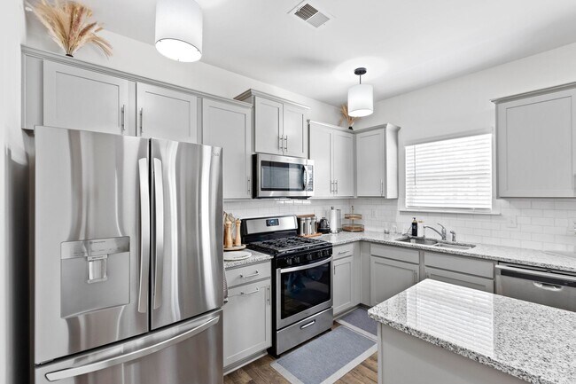 Building Photo - 833 Colmore Trl