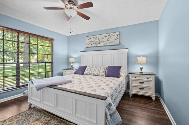 Building Photo - 5922 NW 57th Way