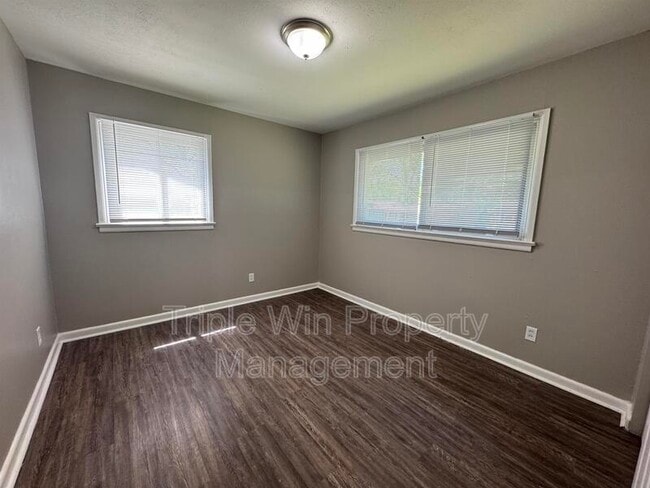 Building Photo - 48 Wayside Dr