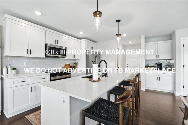 Building Photo - 8733 SW Edgewater Dr