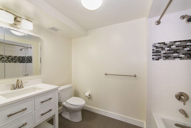 Building Photo - 1405 Beacon St