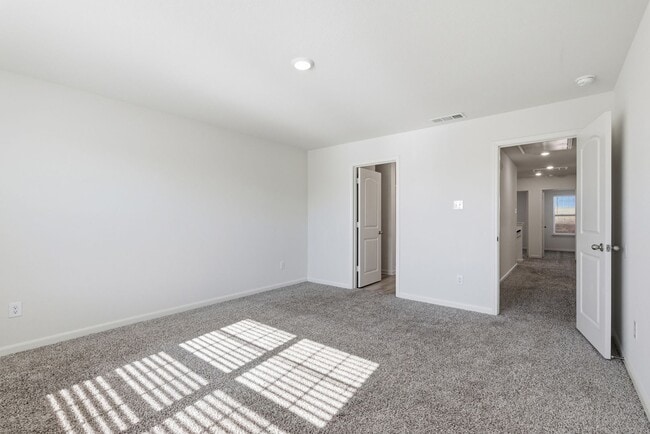 Building Photo - 402 Marsh Ln