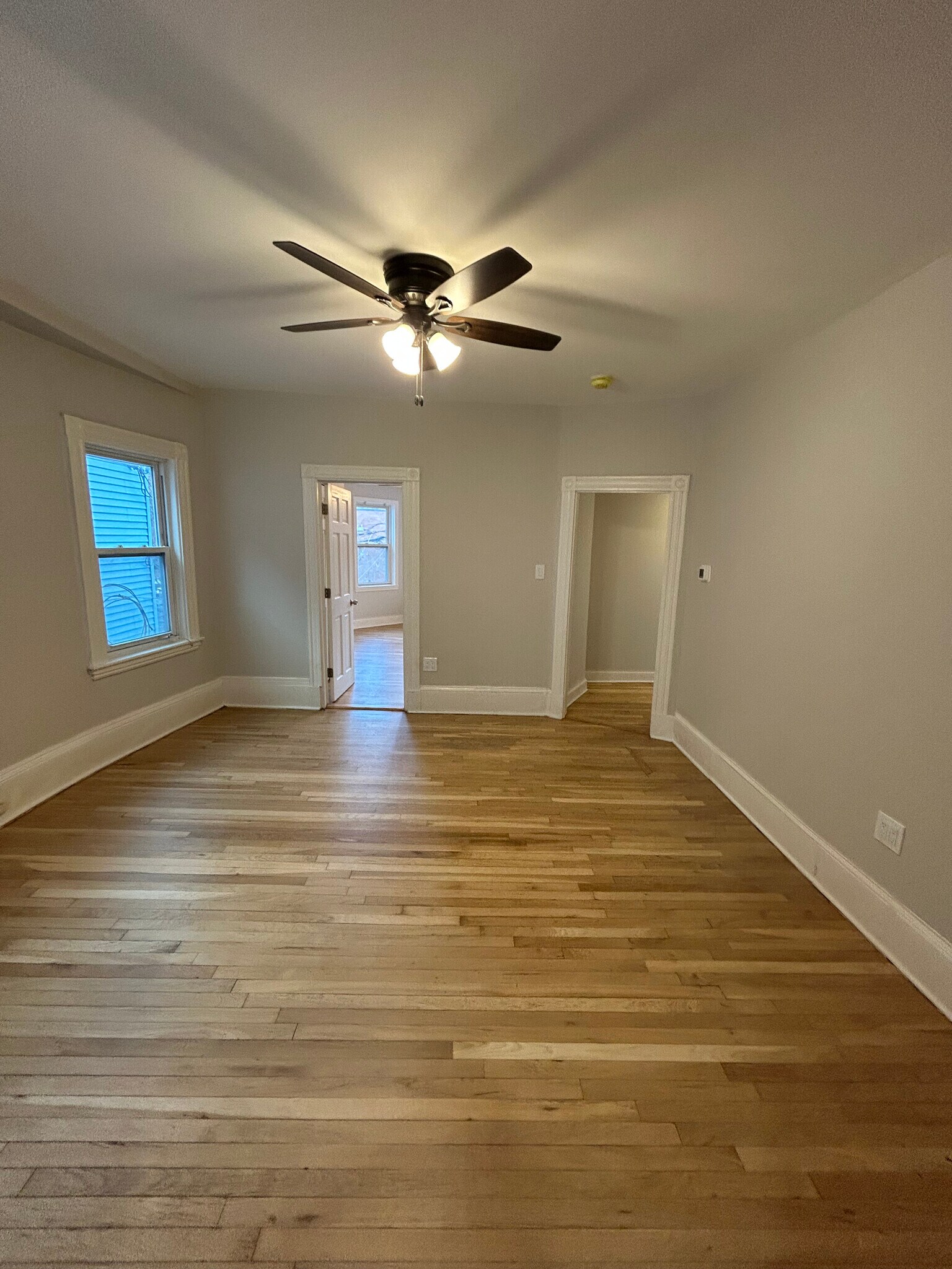 Building Photo - 13 Gladstone St