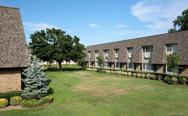 Building Photo - 475 Little East Neck Rd