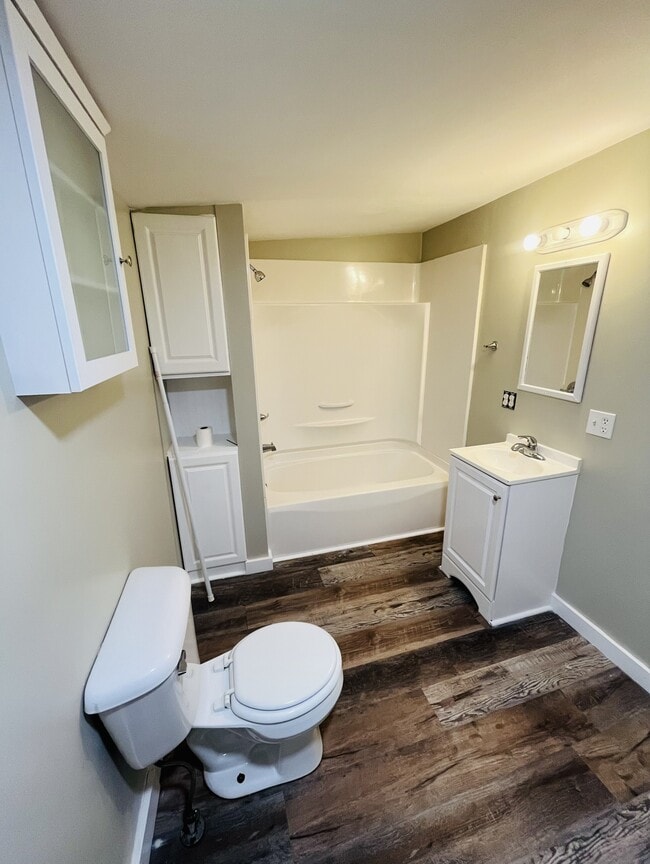 Building Photo - 321 N East St