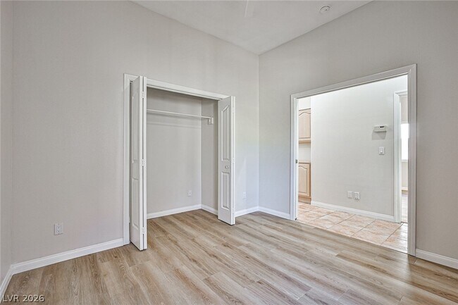 Building Photo - 8052 Marbella Cir