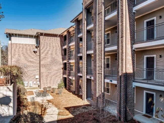 Building Photo - 2310 Elliott Ave