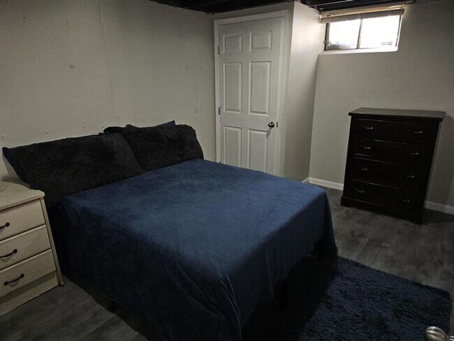 Building Photo - 1 Private Bedroom 1 Shared Bathroom