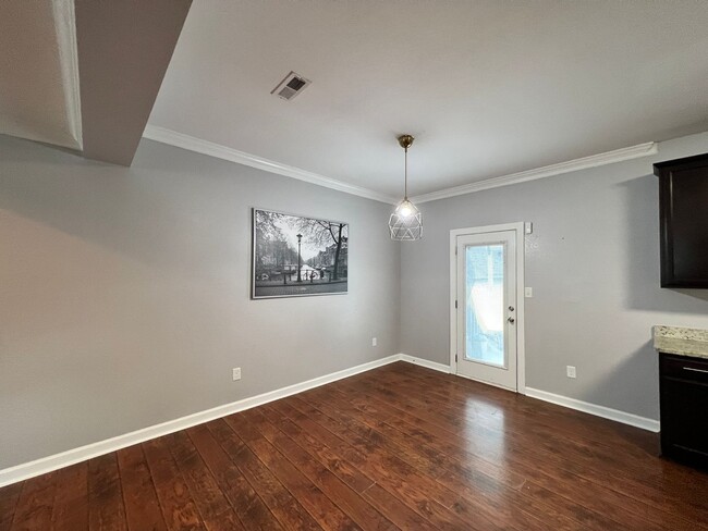 Building Photo - 3 bedroom home in Portmsouth