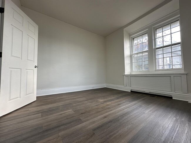 Building Photo - 463 Linden Ave