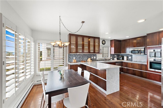 Building Photo - 462 Cliff Dr