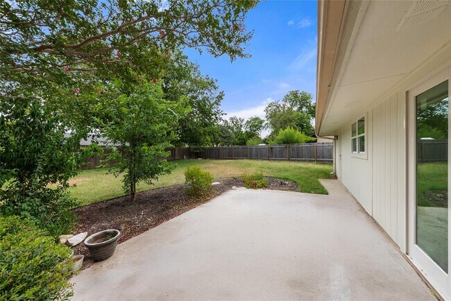 Building Photo - 1403 Creekview Dr