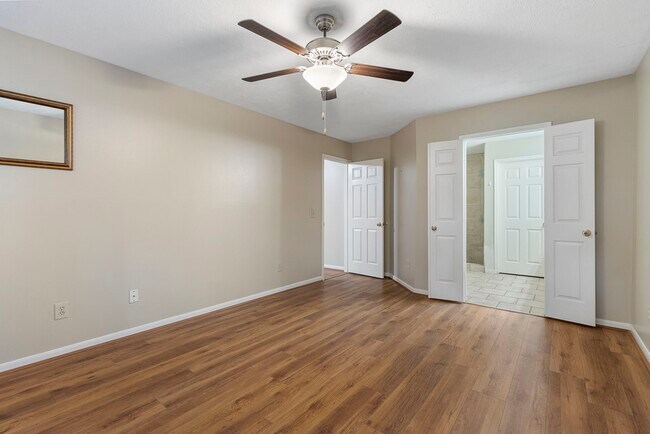Building Photo - 207 N Dreamweaver Cir