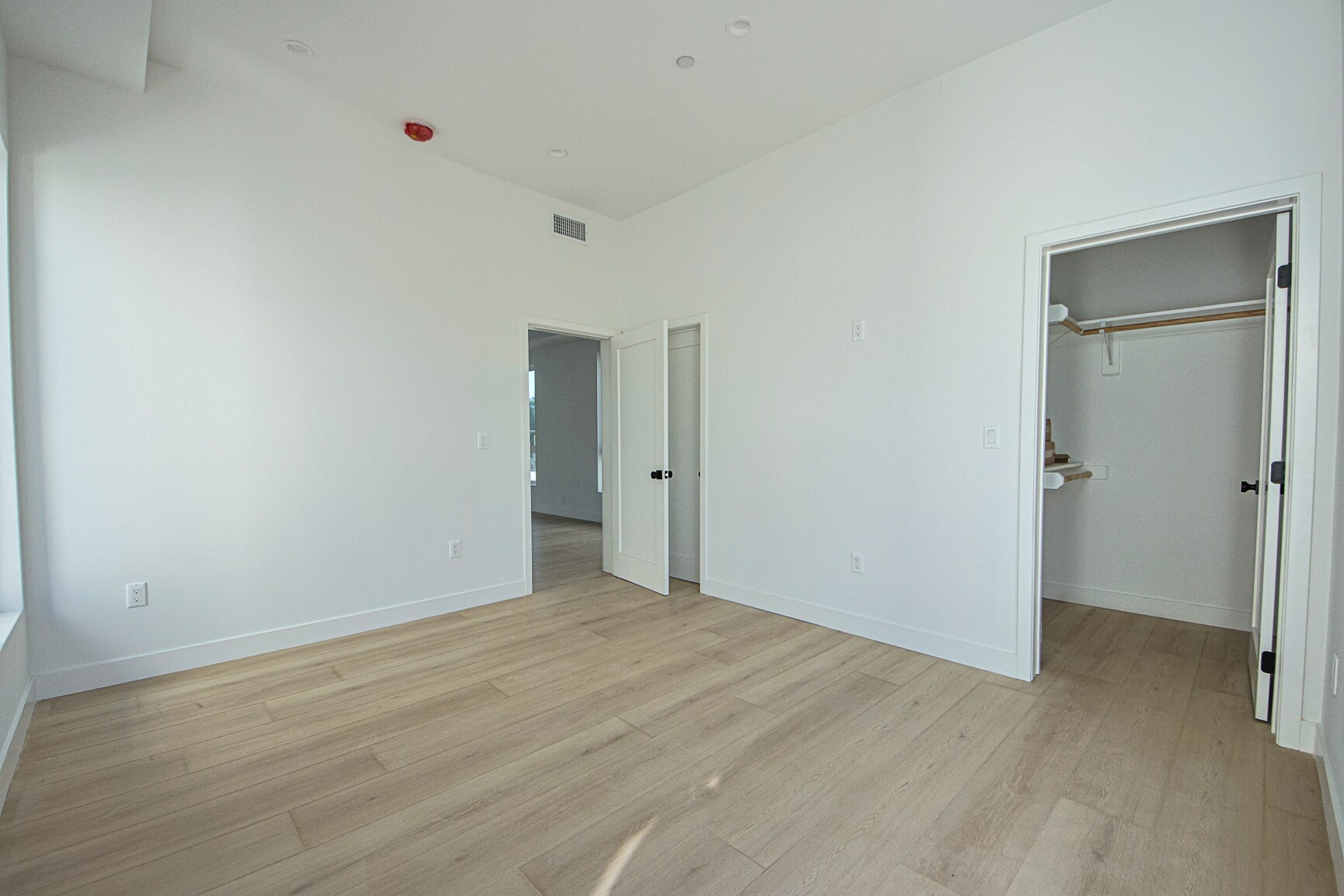 Building Photo - 6405 Odessa Ave