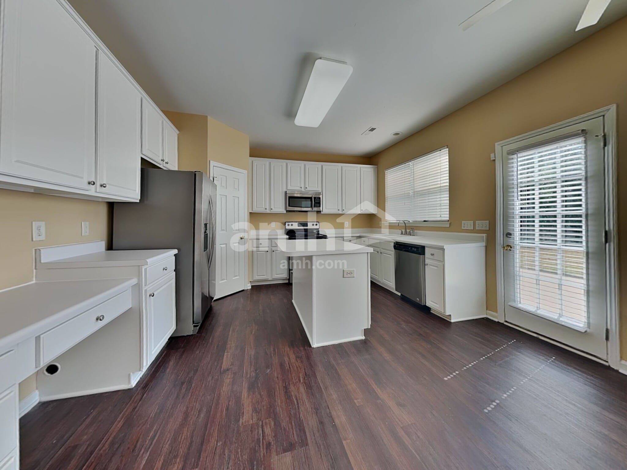 Building Photo - 1432 Cantwell Ct