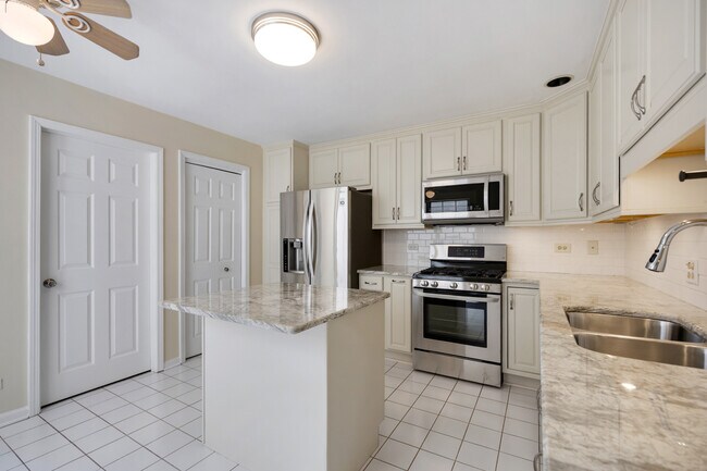 Building Photo - 2234 Seaver Ln