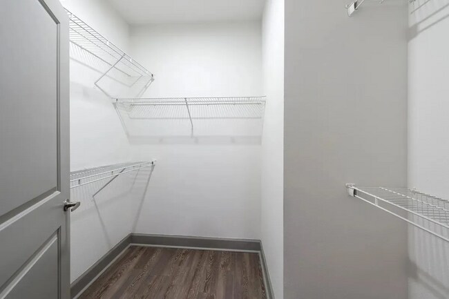 Building Photo - Upper Kirby +$500 off 1/Month!